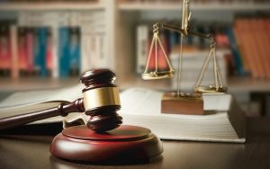 Чи варто змінювати адвоката в процесі справи страхового відшкодування?